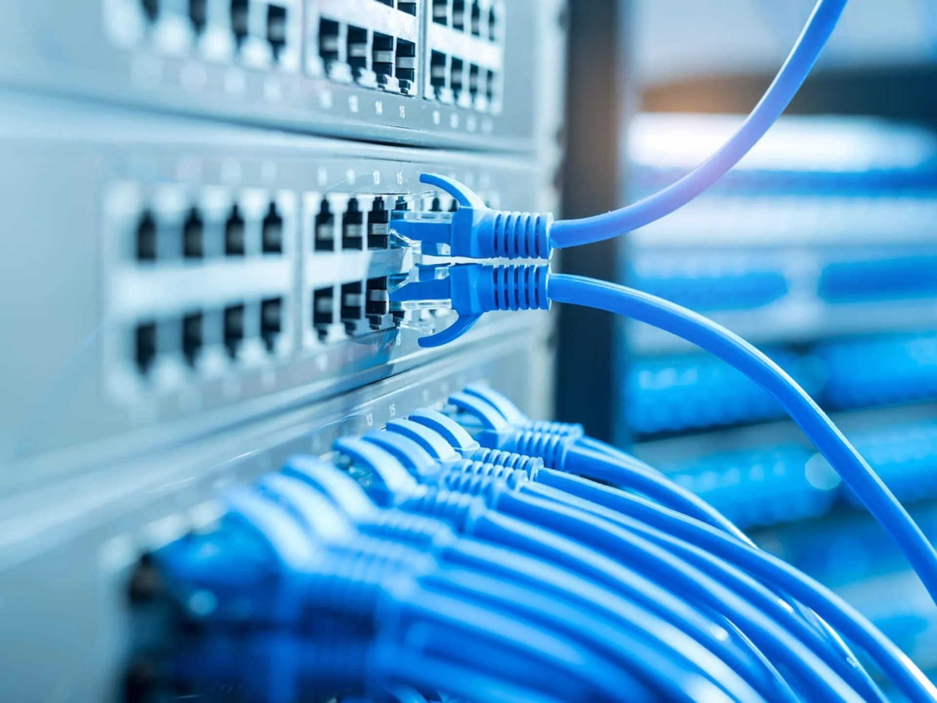 Switches et équipements réseau professionnels